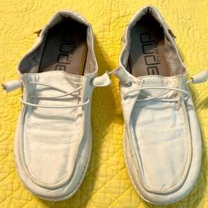 Hey dudes, white, size 7.